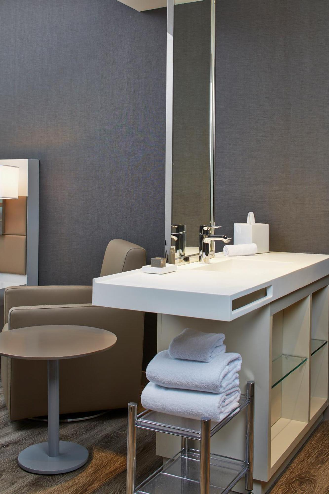Ac Hotel By Marriott Seattle Bellevue/Downtown Экстерьер фото